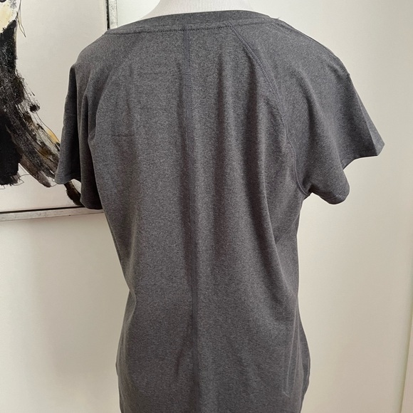 NWT All in Motion Gray SS Tee Shirt Size Medium Semi Fit - Picture 6 of 6
